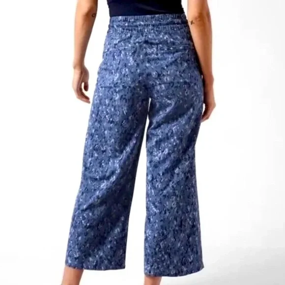 Athleta Avenue Wide Leg Crop Pants in blue print size 10 - Picture 12 of 15